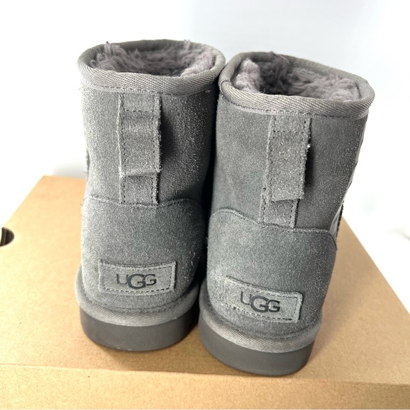 LIKE NEW! UGG Classic Mini Rubber Logo Grey Size 9 Ankle - Picture 2 of 11